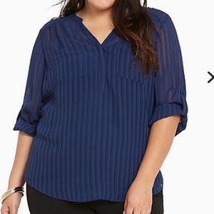 Torrid navy blue shadow stripe pullover blouse 💙